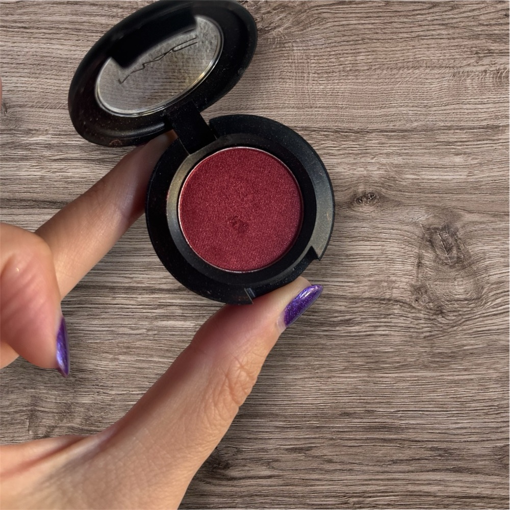 MAC Cosmetics ruddy Eyeshadow